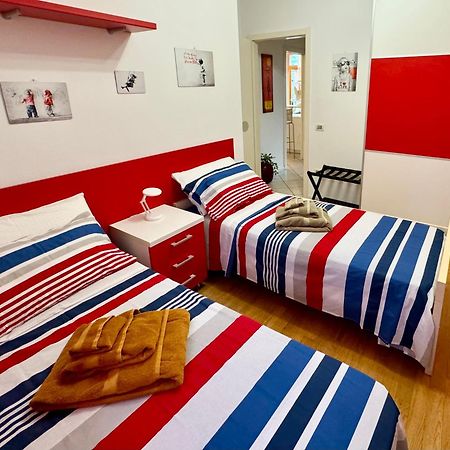 Das Rote Haus Riva del Garda Bagian luar foto
