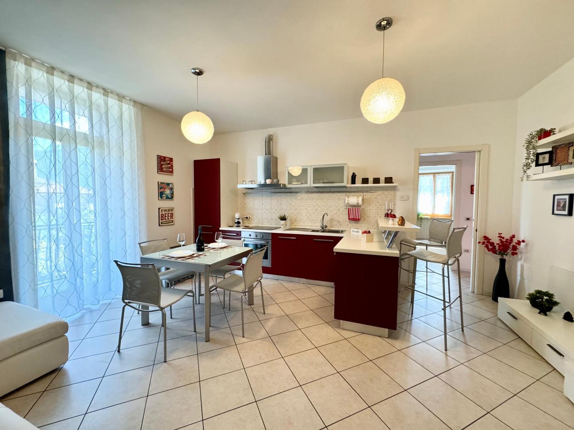 Das Rote Haus Riva del Garda Bagian luar foto