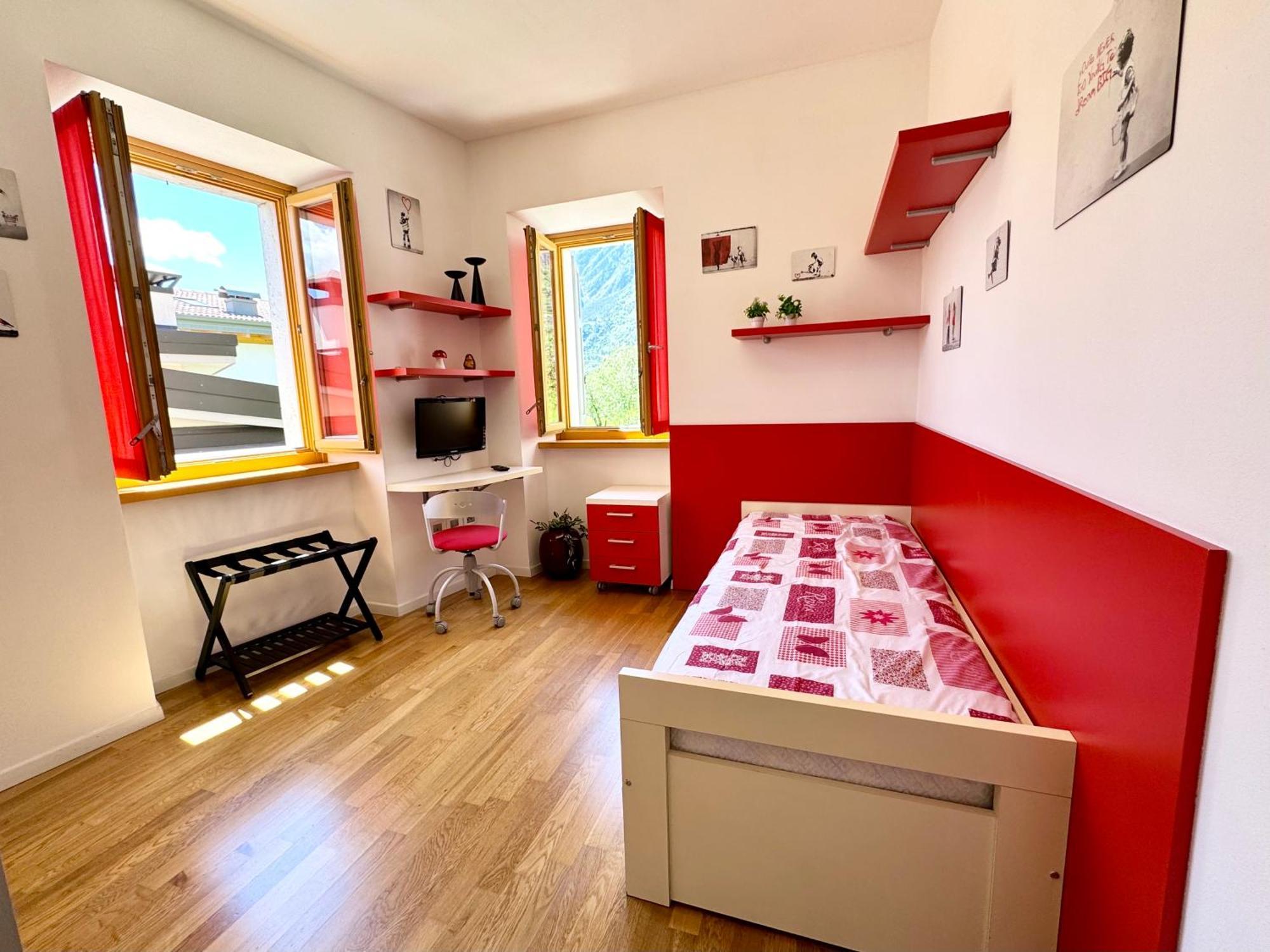 Das Rote Haus Riva del Garda Bagian luar foto