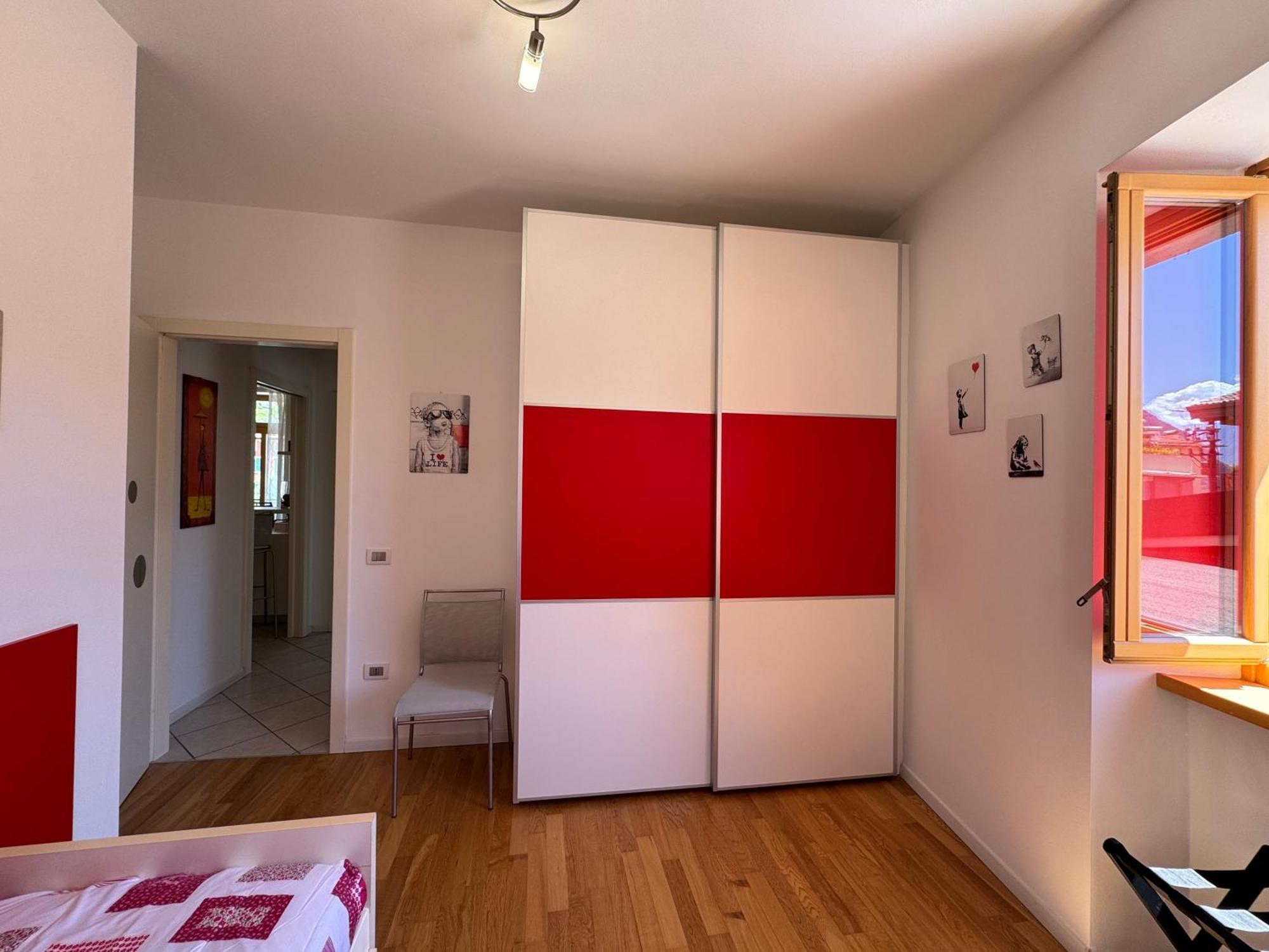 Das Rote Haus Riva del Garda Bagian luar foto