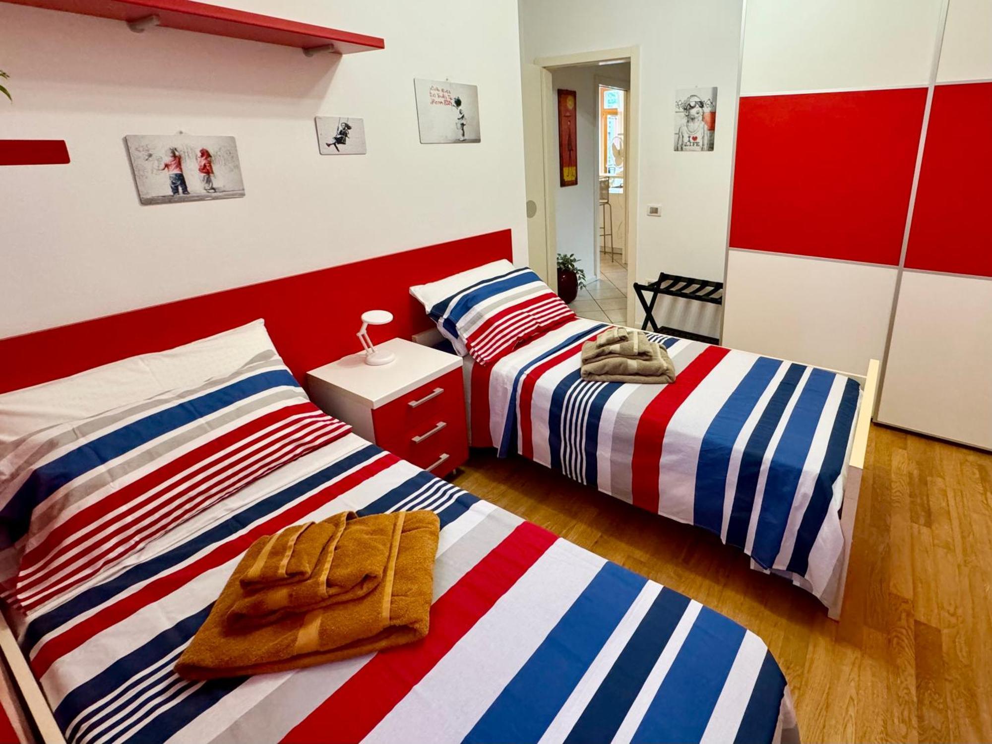 Das Rote Haus Riva del Garda Bagian luar foto
